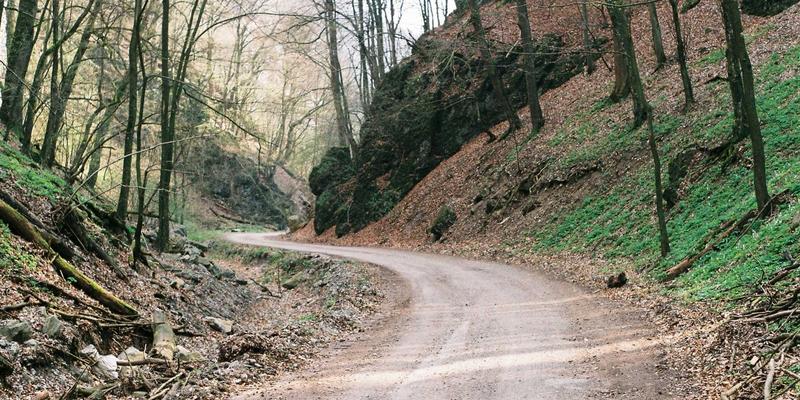 Chris PH的极简肖像摄影哲学：从涂鸦艺术到张力表达的视觉炼金术