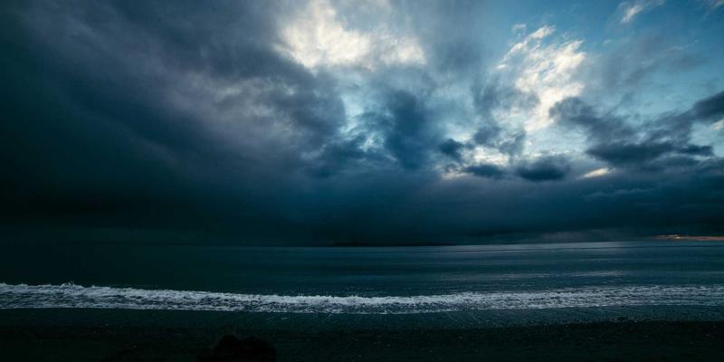 Chris PH肖像摄影中的情绪引导艺术：在街头涂鸦背景下捕捉素人的真实情感